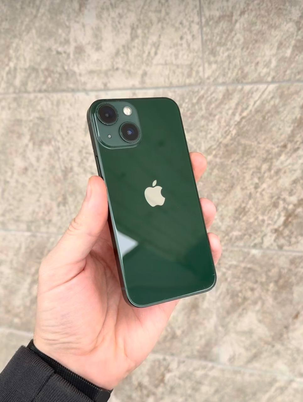 Apple iPhone 13